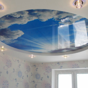 plafond en plaques de plâtre pour l'intérieur du salon