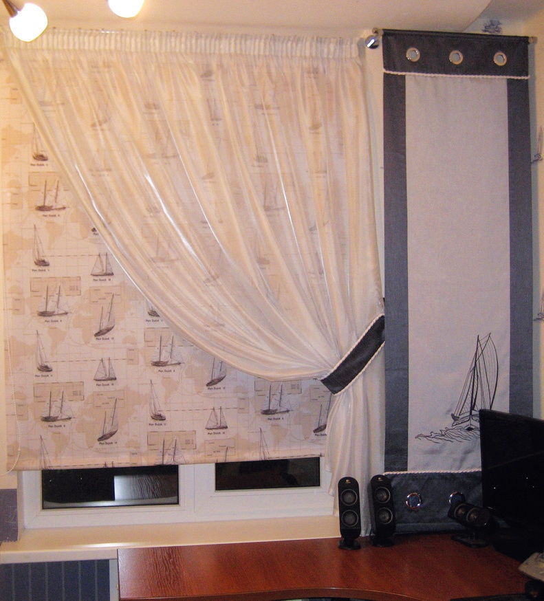 The combination of roller blinds with one-sided curtain