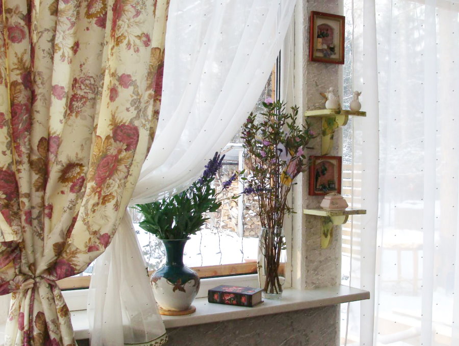 Imprimé floral de style rideau provençal