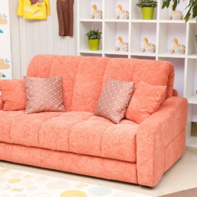 غرفة نوم مع أفكار تصميم أريكة