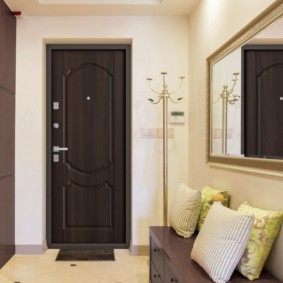 entrance door to the apartment design photo