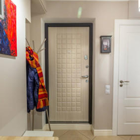 entrance doors to the apartment photo decoration