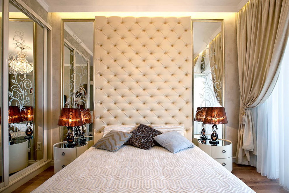 Mirrors with drawings on the sides of the bed