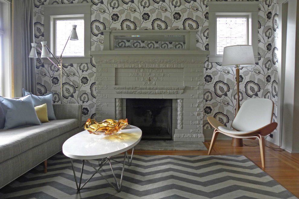 Paper wallpaper in the living room with fireplace