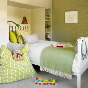 Küçük pastel renkli yatak odası
