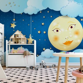 Lune sur la peinture murale dans la chambre des enfants