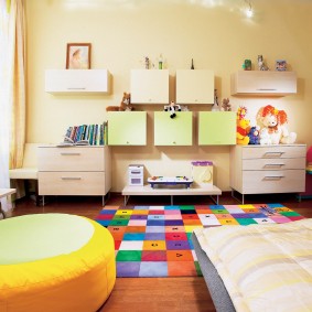 Meubles modulables dans une chambre d'enfant