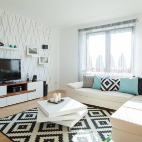 Thảm màu đen và trắng trong phòng khách theo phong cách hiện đại.