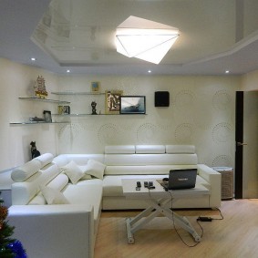 سطح LED النازل على سقف غرفة المعيشة
