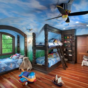 Peinture d'art du plafond et des murs de la chambre des enfants
