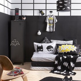 Çocuk odasının iç kısmında siyah renk