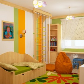 Bērnu istabas dizains ar oranžiem akcentiem