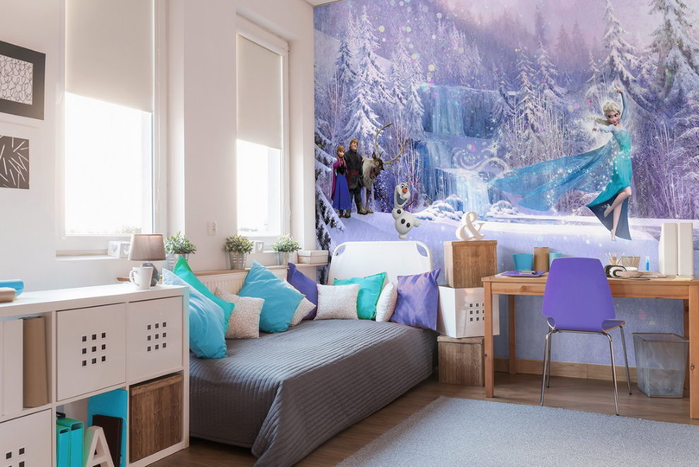 Bir çocuk için bir odanın duvarındaki duvar resmi kar kraliçesi