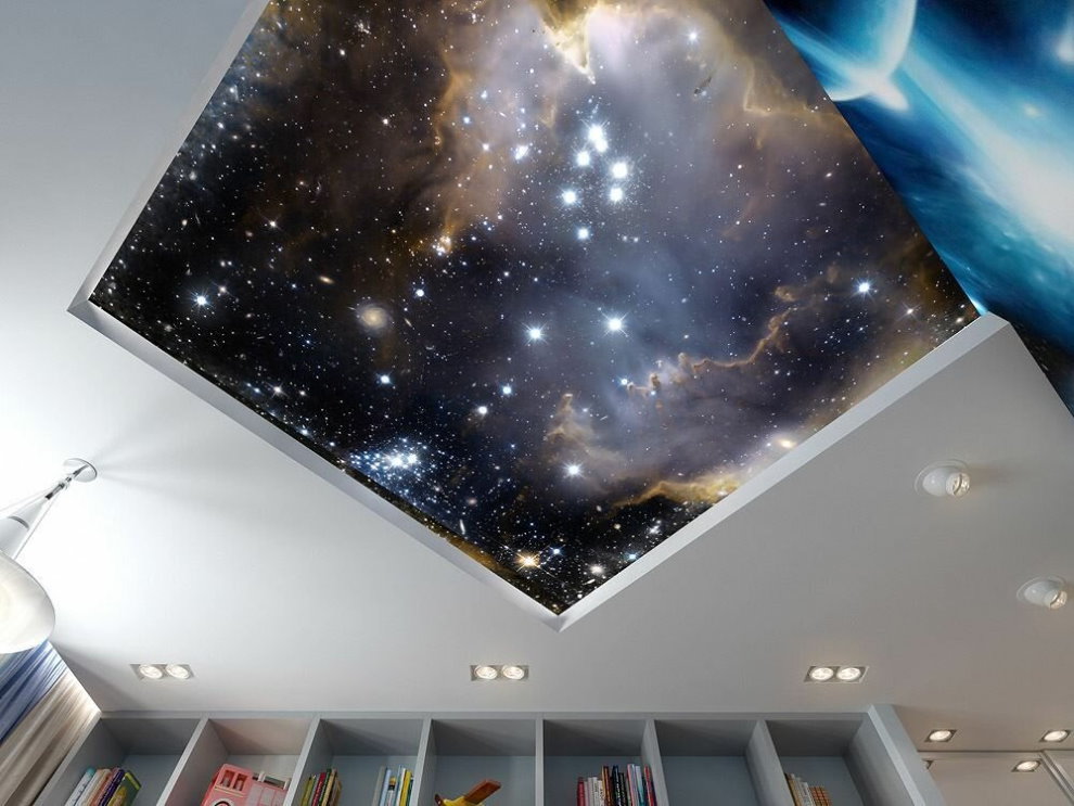 Image d'étoiles sur une toile extensible dans une pépinière