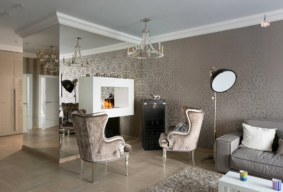 Design of a room with metallic wallpaper