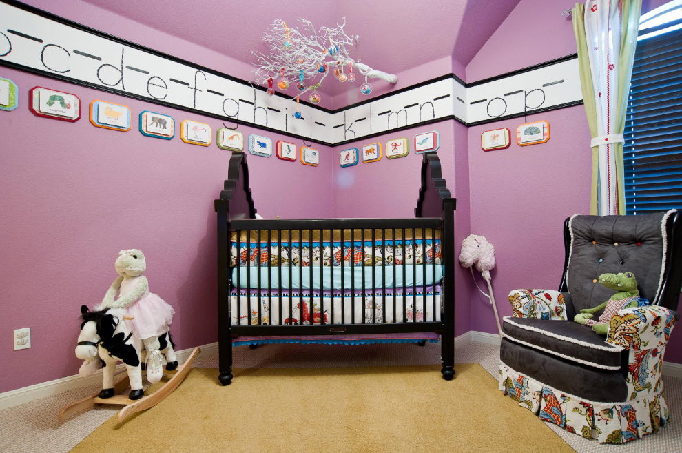 Pépinière de plafond peint pour un nouveau-né