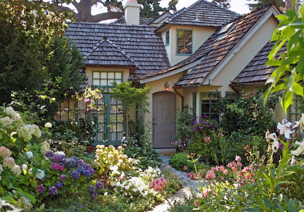 Une petite maison sur un jardin dans le style de la Provence