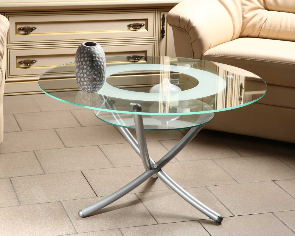 Petite table basse avec une surface transparente