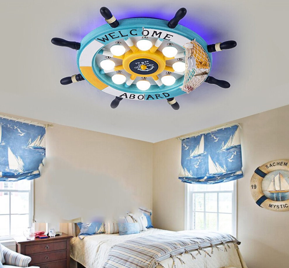 Bir çocuk için odanın tavanında temalı lamba