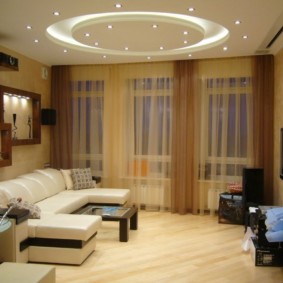 Sala pătrată cu tavan duplex