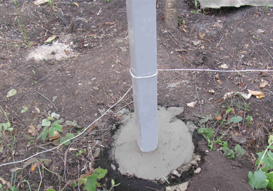Zincir bağlantı çitleri için metal direk betonlama