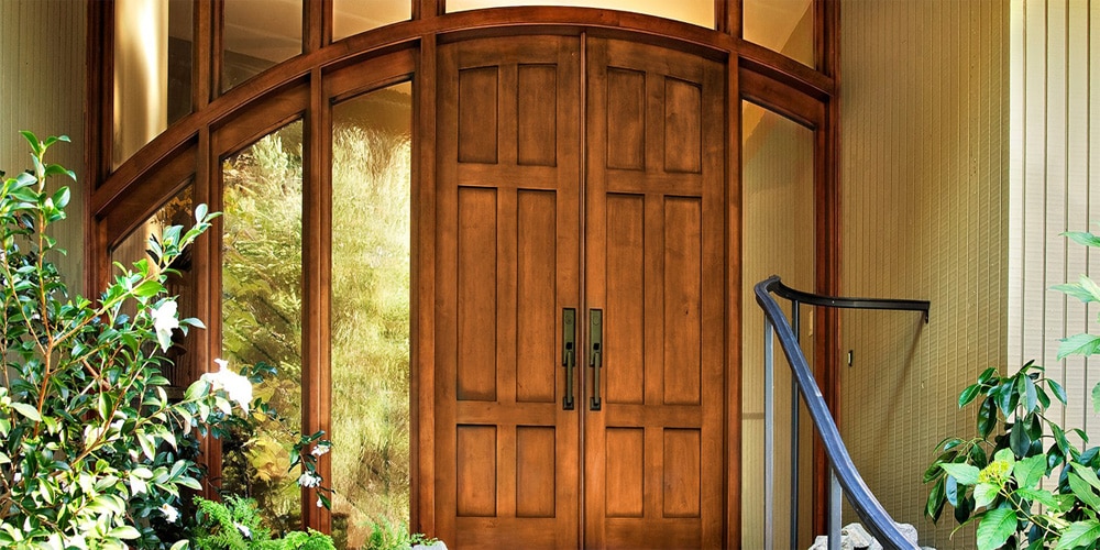 דלת כניסה מעץ אפר