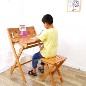 שולחנות ילדים עם רעיונות לעיצוב כסא גבוה