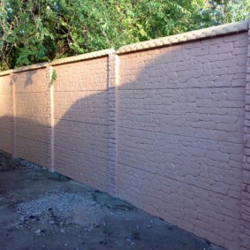 Eski tuğla taklit ile beton çit