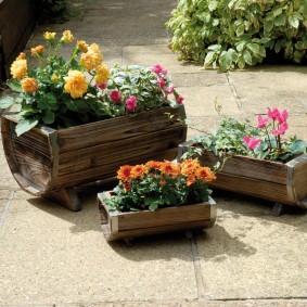 Flower beds from unnecessary barrels
