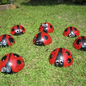 Ahşaptan yapılmış DIY ladybugs