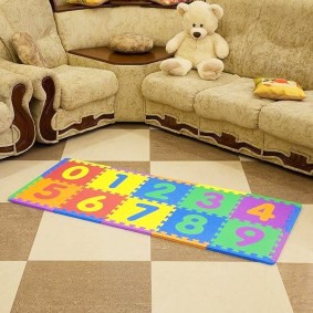 שטיח צר עם מספרים לחדר ילדים