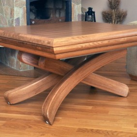 Fold-out coffee table