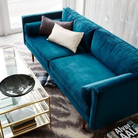 Decorative pillows in contrasting colors