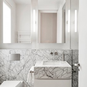 Mākslīgā marmora vannas istabas apdare