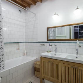 Banyo tavanındaki tahtalar