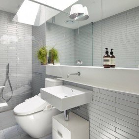 Kvadrātveida izlietne modernā vannas istabā