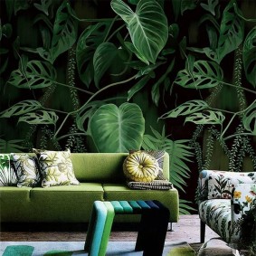 Oturma odasında tropikal temalı duvar kağıtları