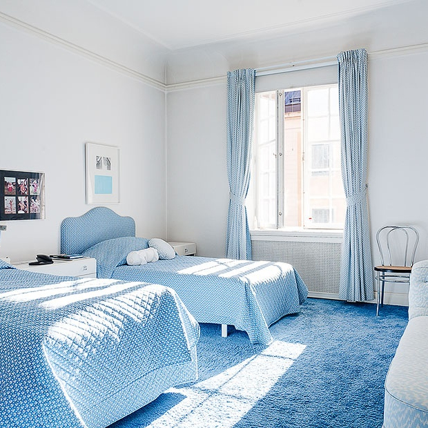 الأرضيات الزرقاء في غرفة نوم الأولاد