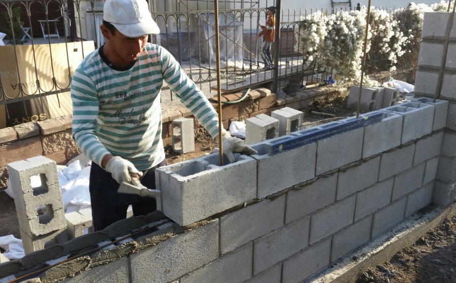 Section de maçonnerie de clôture en blocs de béton