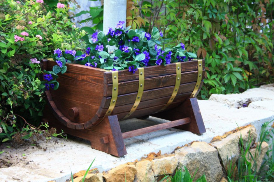 Flower bed from a wooden barrel