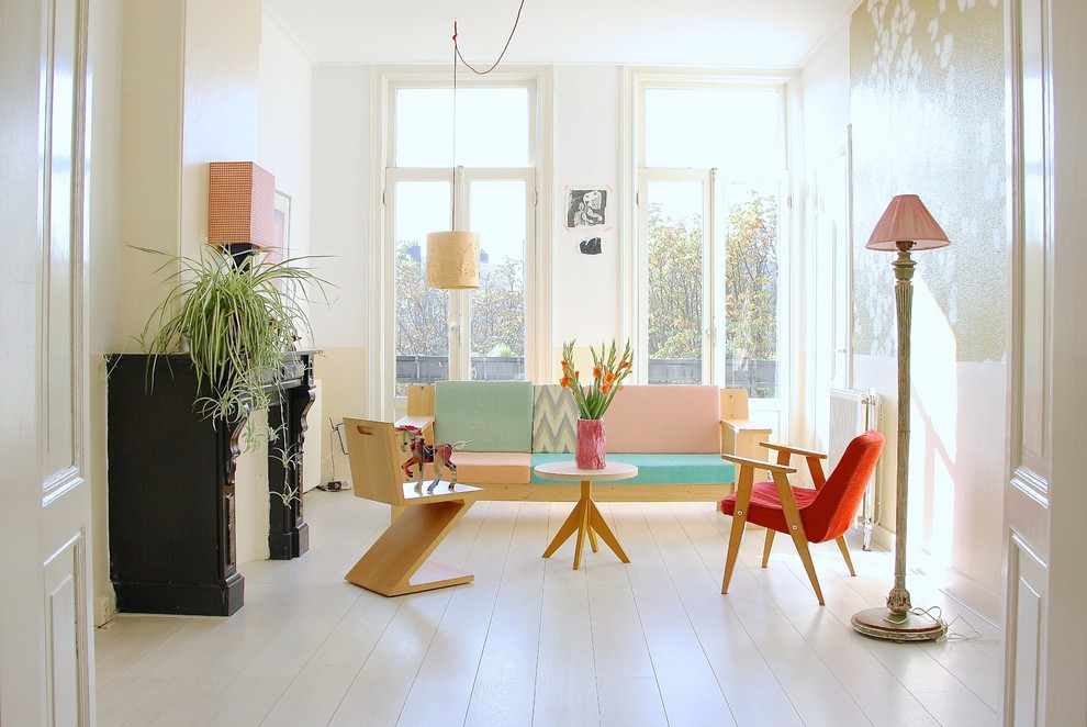 غرفة معيشة مشرقة بألوان الباستيل