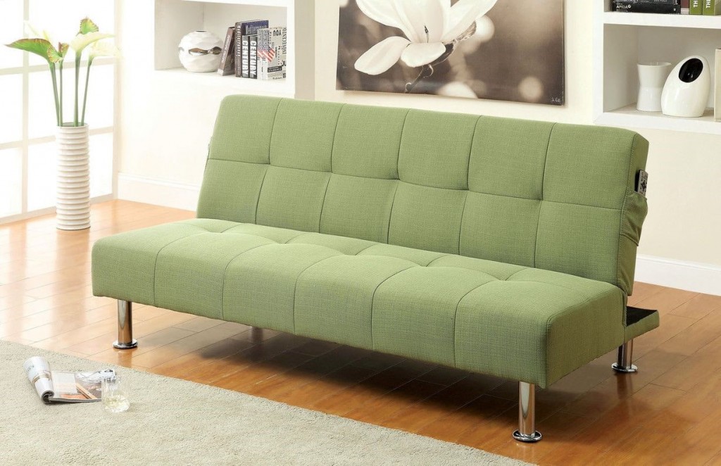 Yeşil döşemeli katlanabilir kanepe
