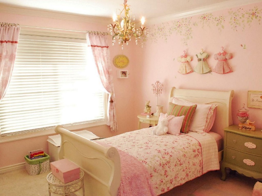 Pink wallpaper in the bedroom of a preschool girl