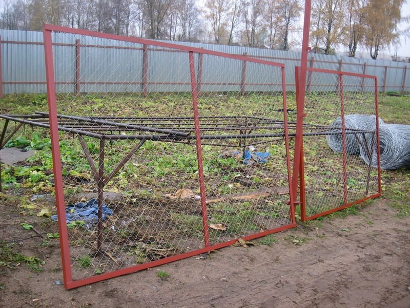 Ek bir atlama teli ile ağdan dikdörtgen çit bölümü