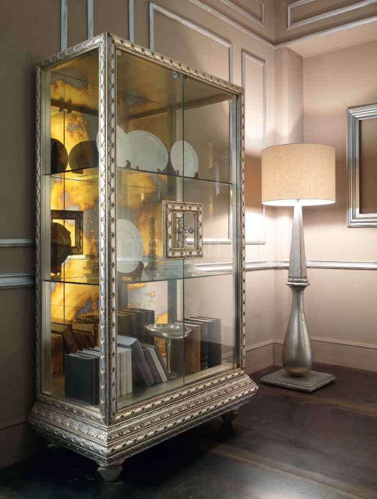 خزانة عرض بمرآة لغرفة معيشة بوهيمية