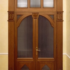 intrare foto decorare ușă din lemn