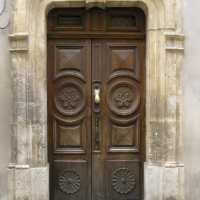 entrance wooden doors decor ideas