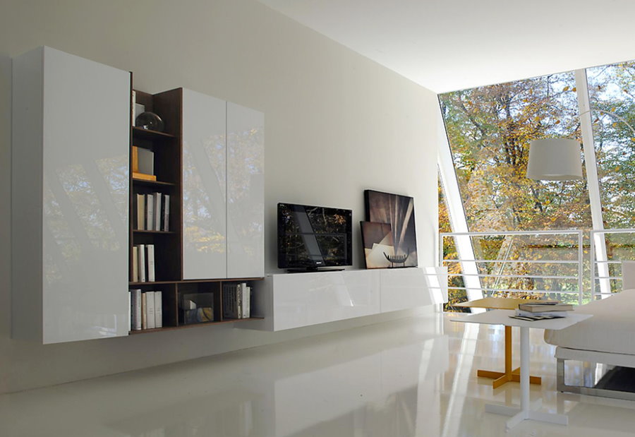 Hanging cabinets with glossy white facades