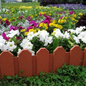 bahçe manzarası için dekoratif çit