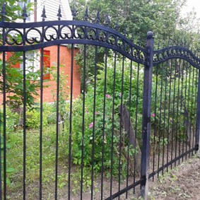 bahçe fotoğraf fikirleri için dekoratif çit